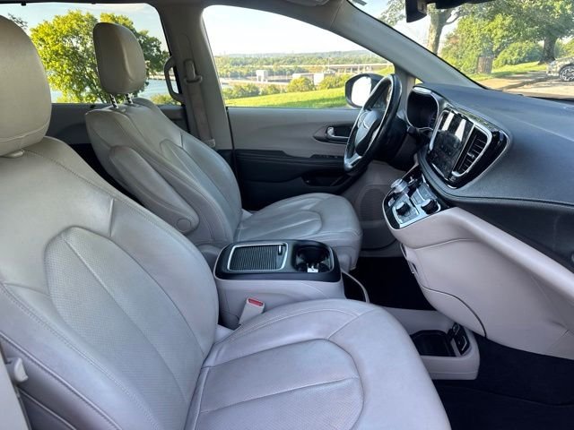 Used 2021 Gray Chrysler Touring L image 11