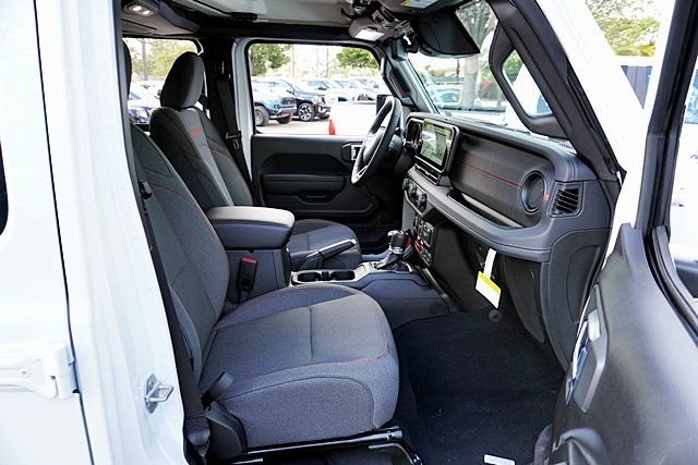 New 2026 Bright White Clear-Coat Exterior Paint Jeep Rubicon image 16
