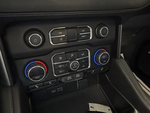 2023 Chevrolet Suburban Z71 - Photo 30