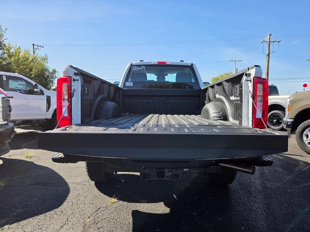 New 2027 Oxford White Ford F-350® XL image 15