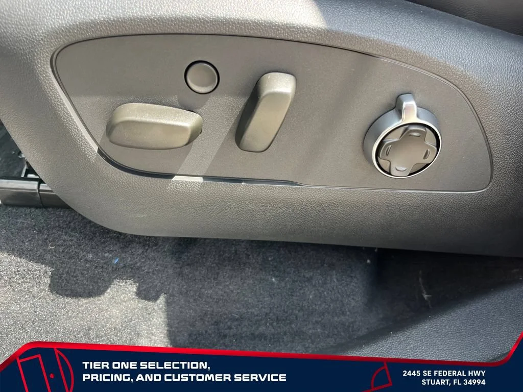 2026 GMC Acadia Denali Ultimate - Photo 16