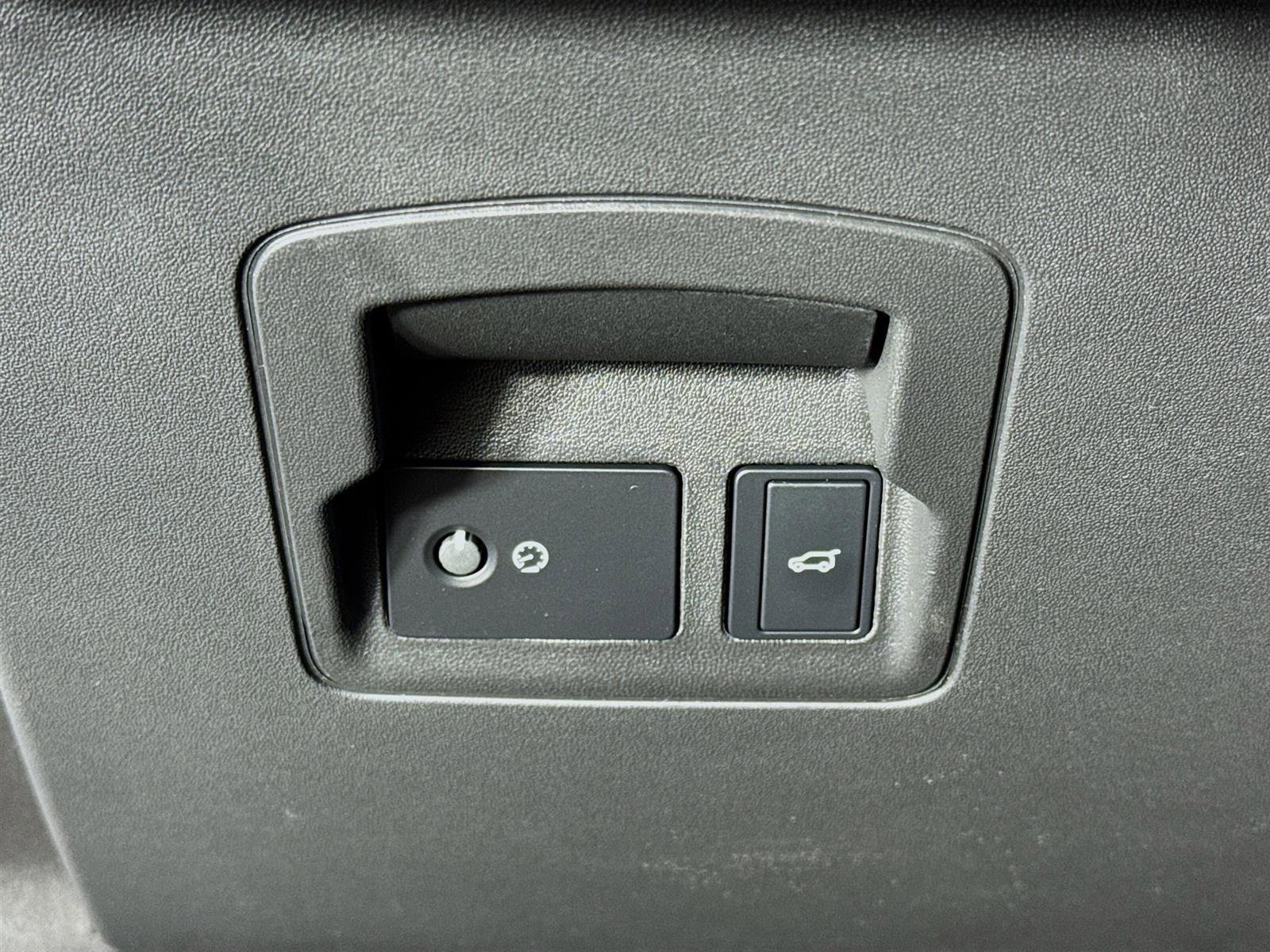 Used 2026 Blue Land Rover Dynamic SE image 10