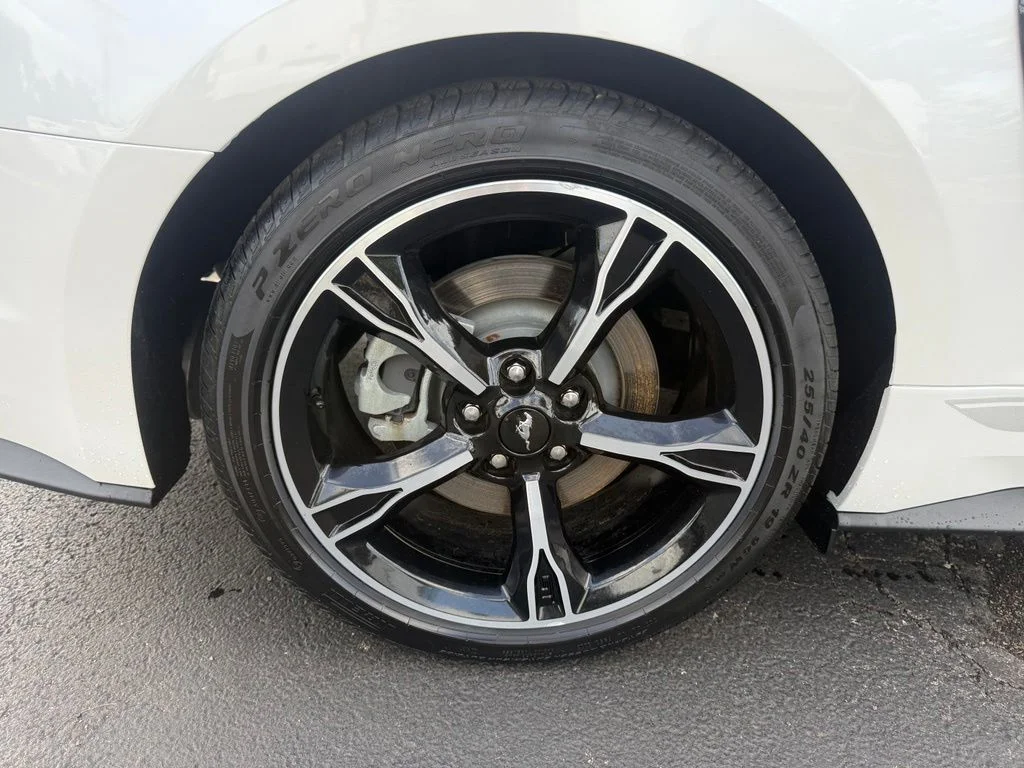 Used 2017 White Ford GT Premium image 36