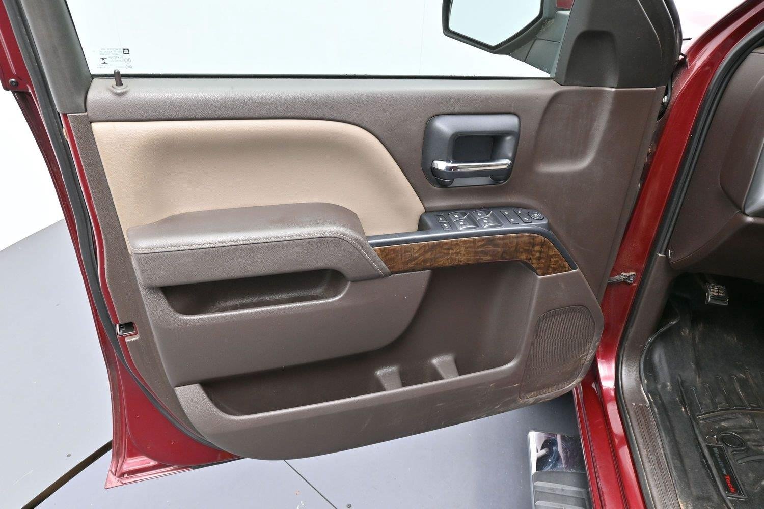 Used 2015 DEEP RUBY METALLIC Chevrolet LT image 9