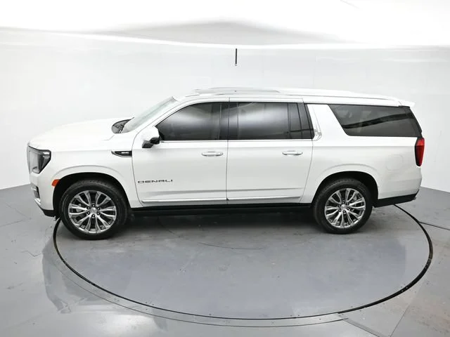 Used 2021 WHITE FROST TRICOAT GMC Denali image 37