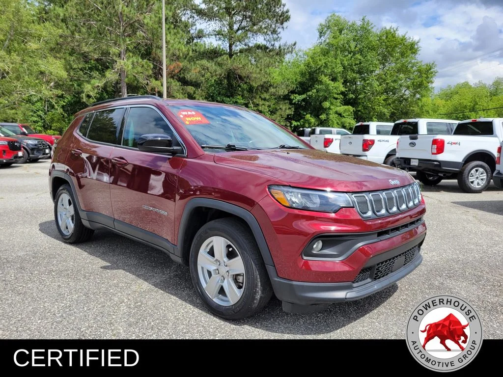 Used 2022 Red Jeep Latitude image 9