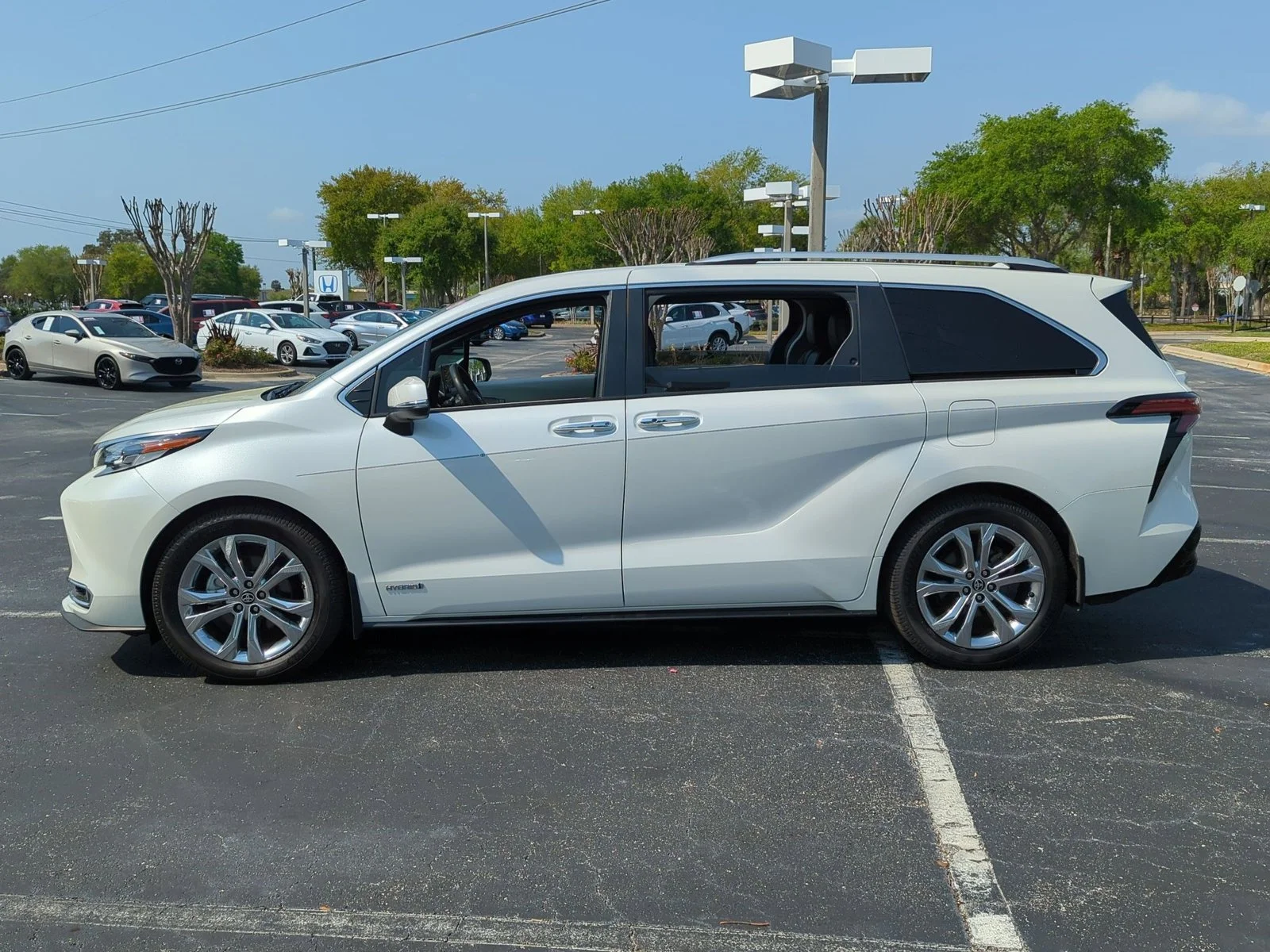 Pre-Owned 2021 Toyota Sienna Platinum Mini-van Passenger in West