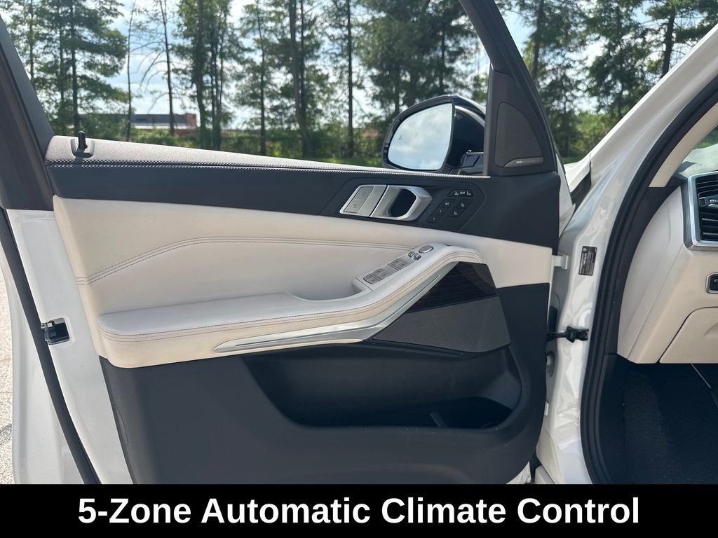 Used 2021 White BMW xDrive40i image 12