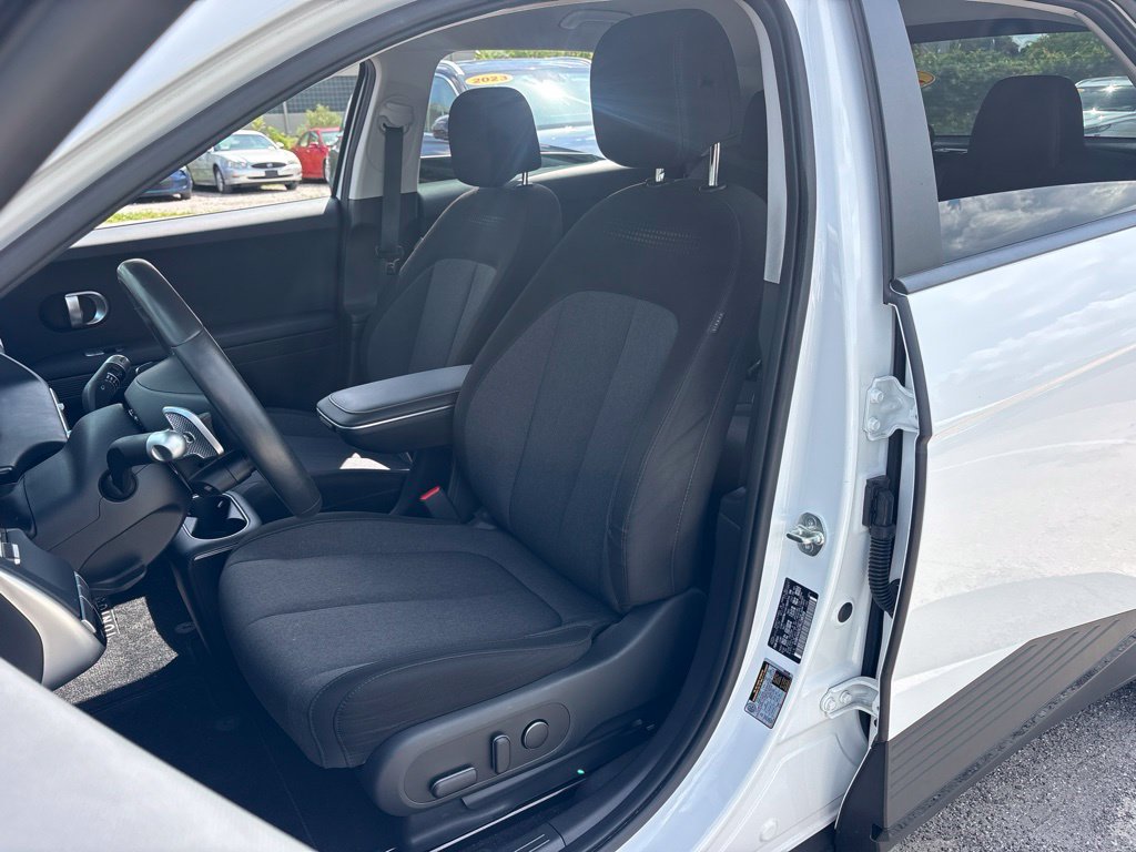 Used 2024 White Hyundai SEL image 9