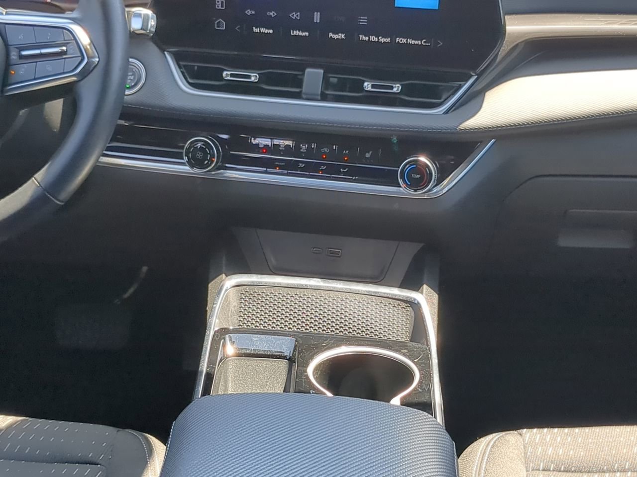 2025 Chevrolet Equinox LT - Photo 18
