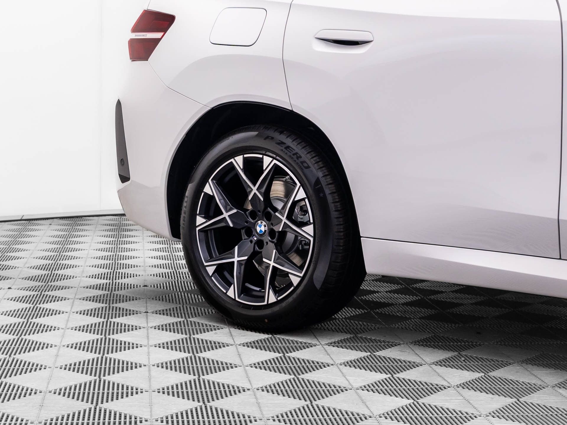 New 2026 Alpine White BMW 30 xDrive image 32
