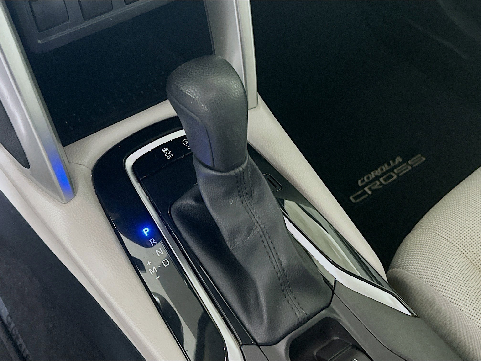 Used 2023 Silver Toyota L image 20