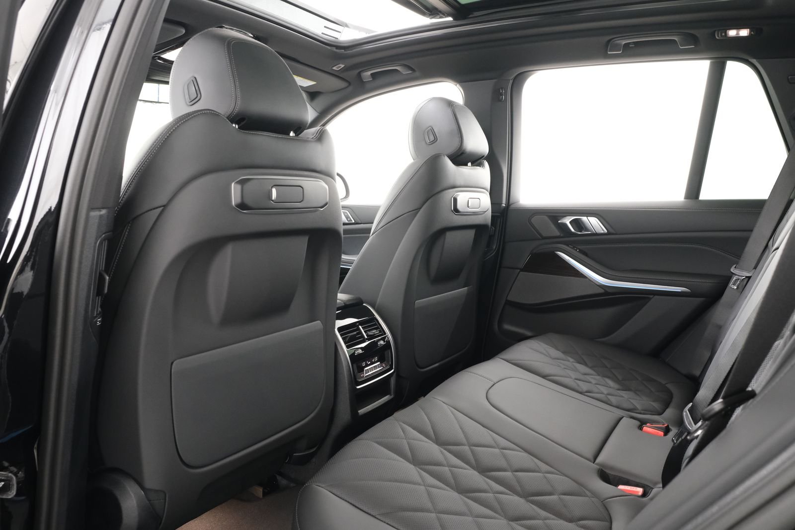 New 2026 Black Sapphire Metallic BMW xDrive40i image 55