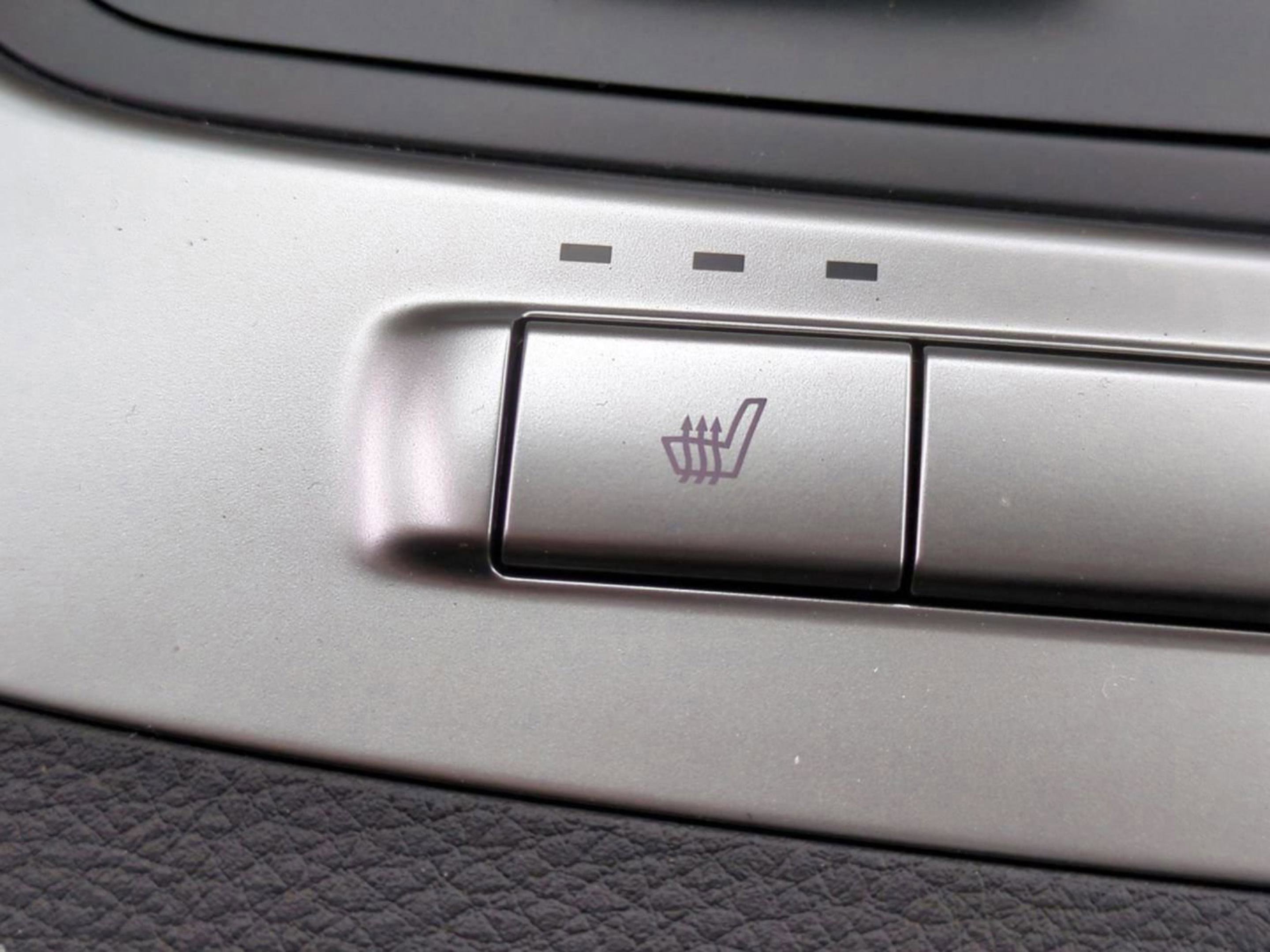 New 2026 Snow White Pearl Kia LXS image 28