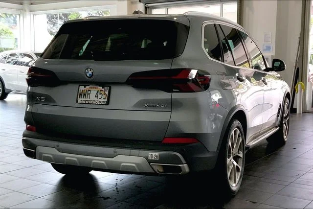 Used 2024 Skyscraper Grey Metallic BMW xDrive40i image 6