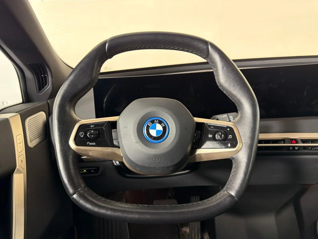 Used 2024 White BMW M60 image 19