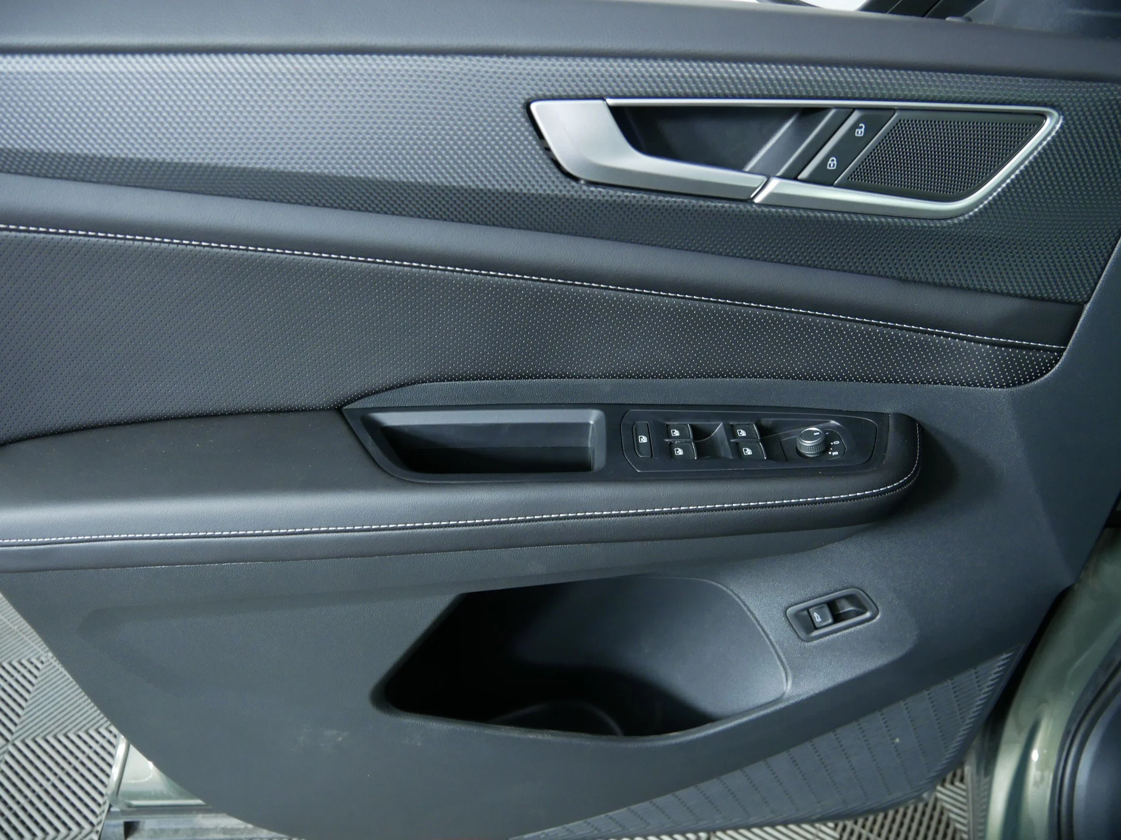 New 2026 Avocado Green Pearl Volkswagen 2.0T SEL R-Line Black image 19
