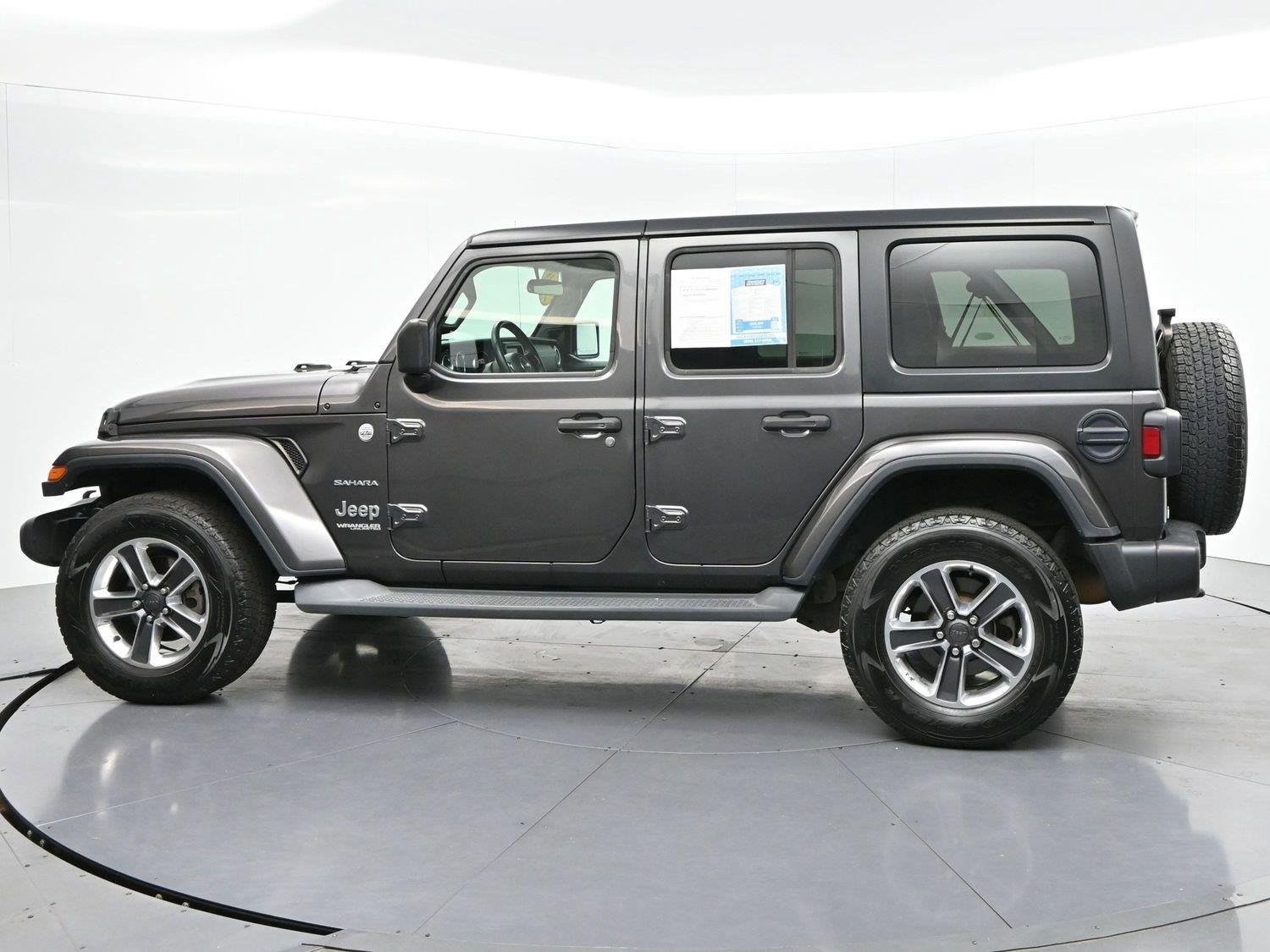 Used 2018 Granite Crystal Metallic Clearcoat Jeep Sahara image 4