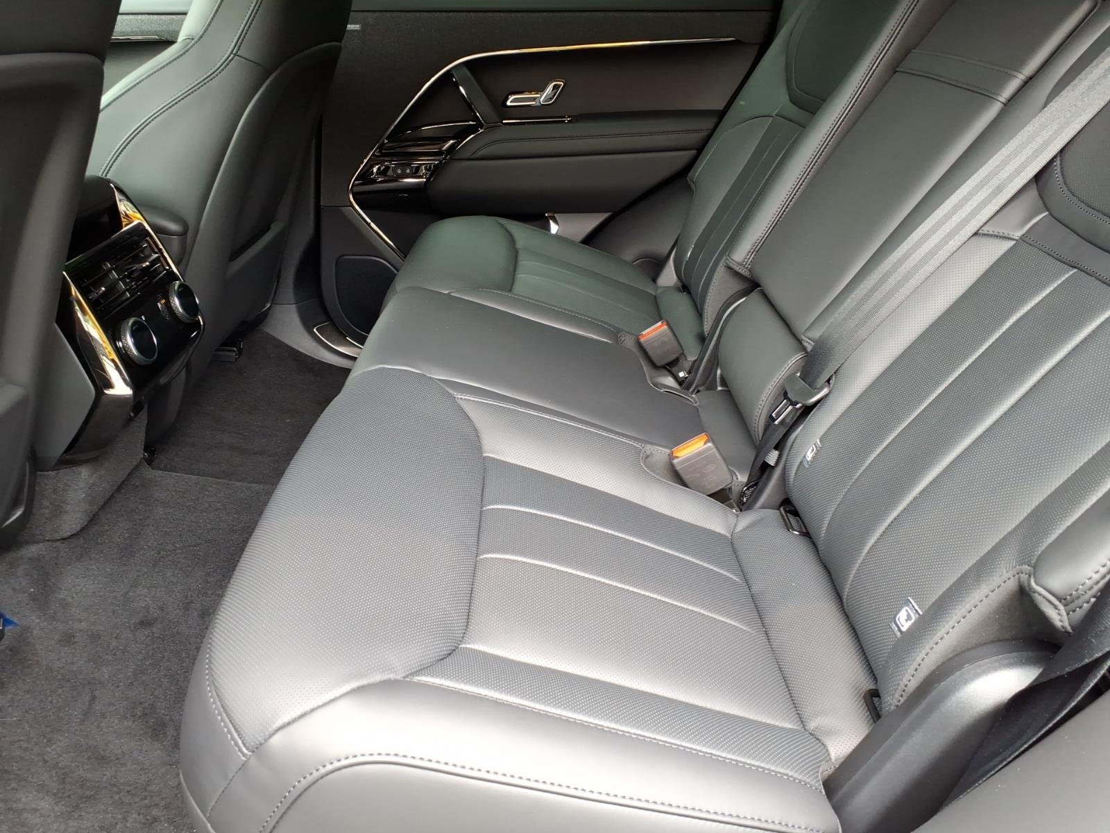 New 2026 Santorini Black LAND ROVER SE image 5