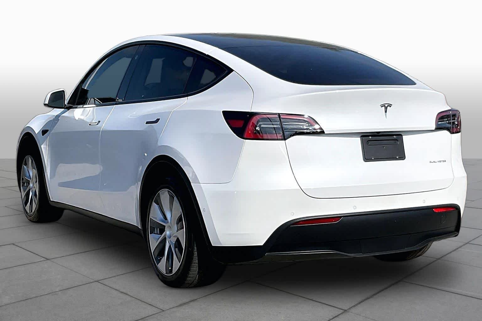 Used 2022 WHITE Tesla Long Range image 11