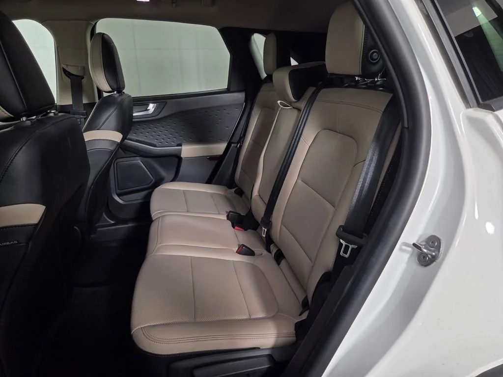 Used 2020 White Metallic Ford SEL image 24