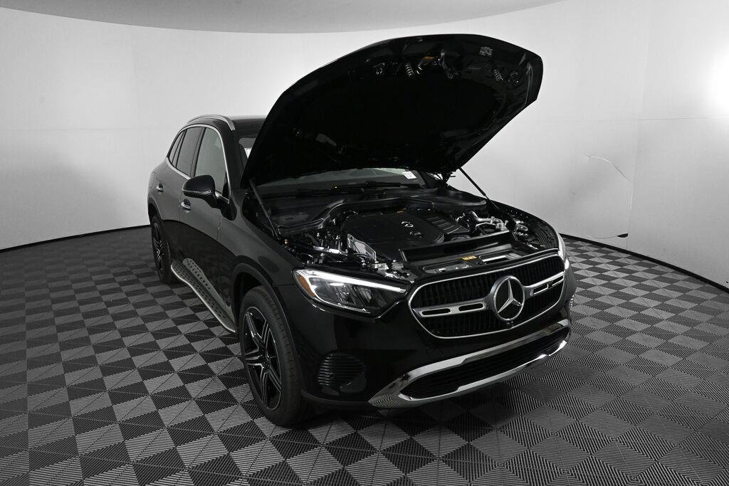 New 2027 Black Mercedes-Benz GLC 300 image 33