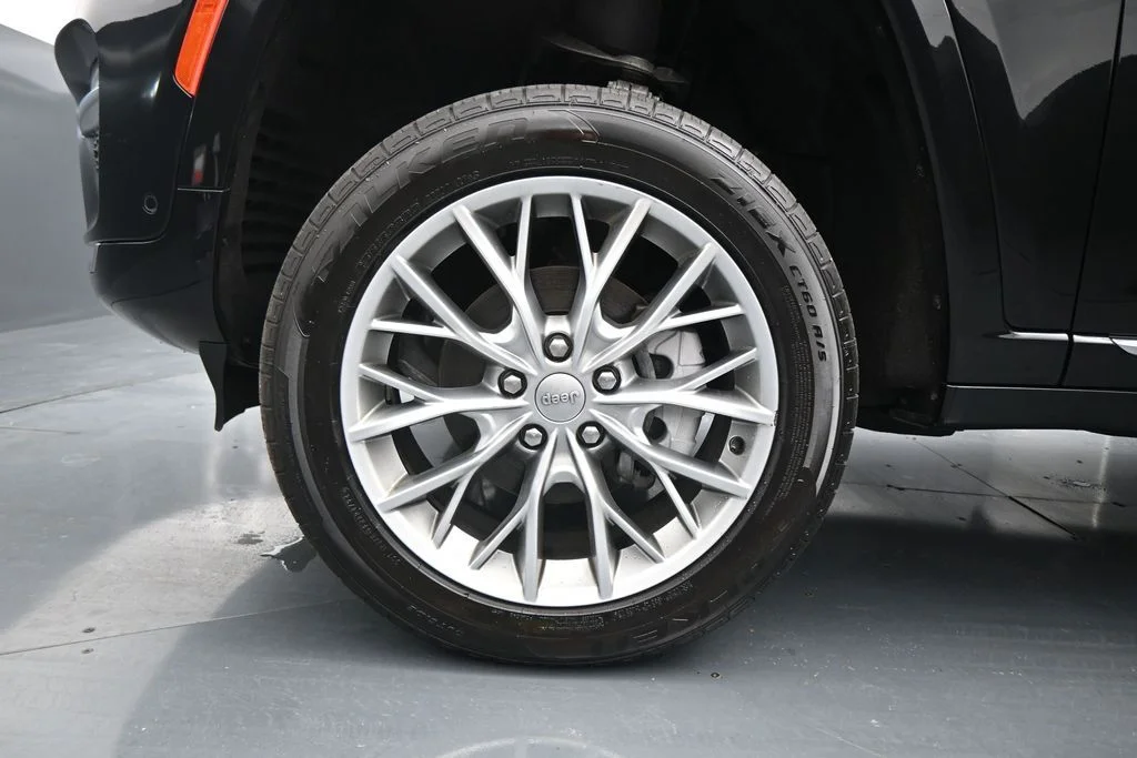 Used 2023 Black Jeep Summit image 32