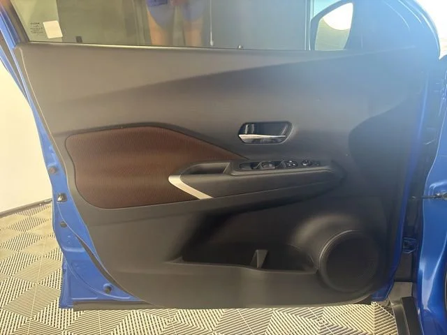 Used 2022  Nissan SR image 13