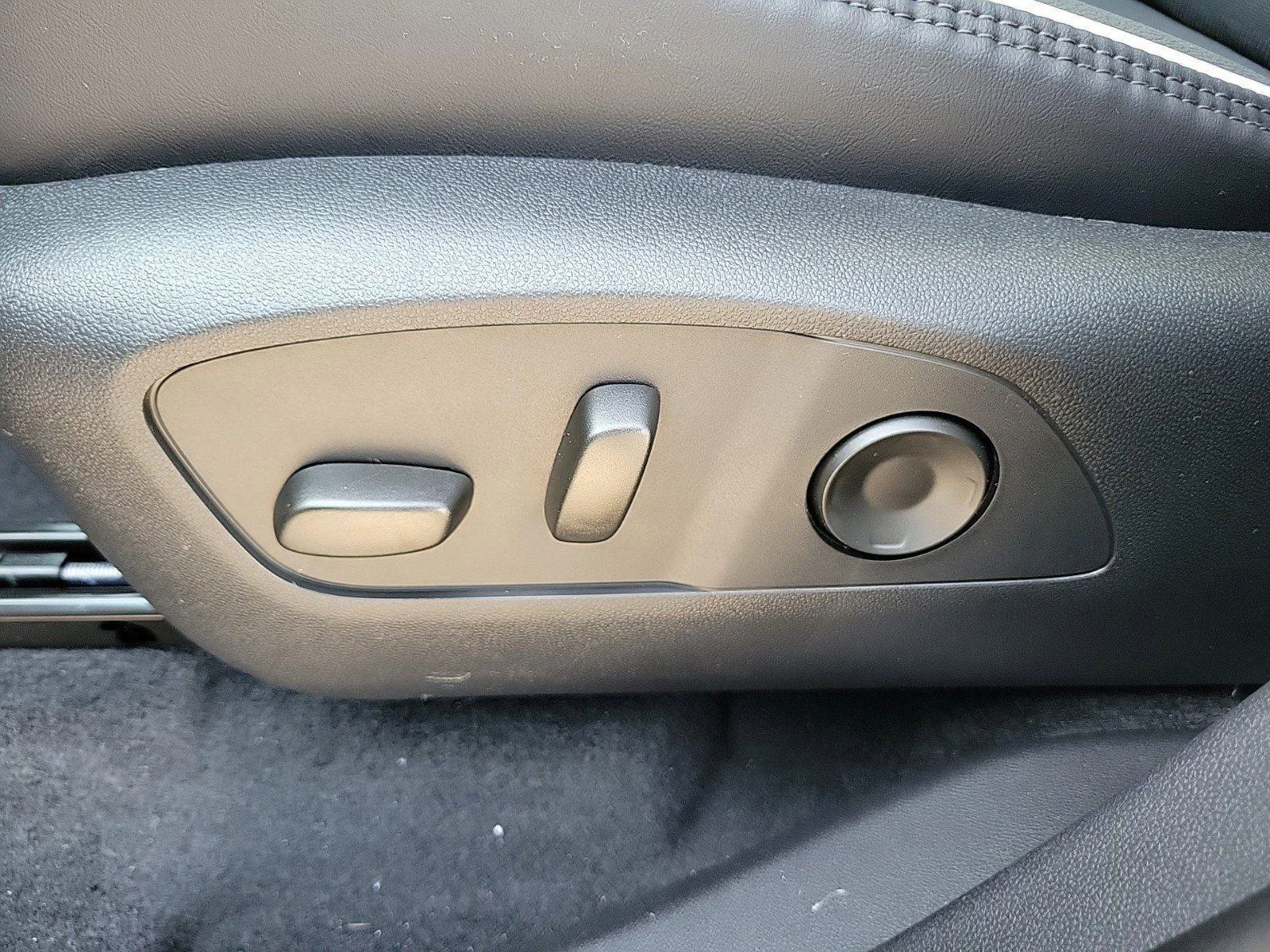 2026 GMC Acadia Denali - Photo 17