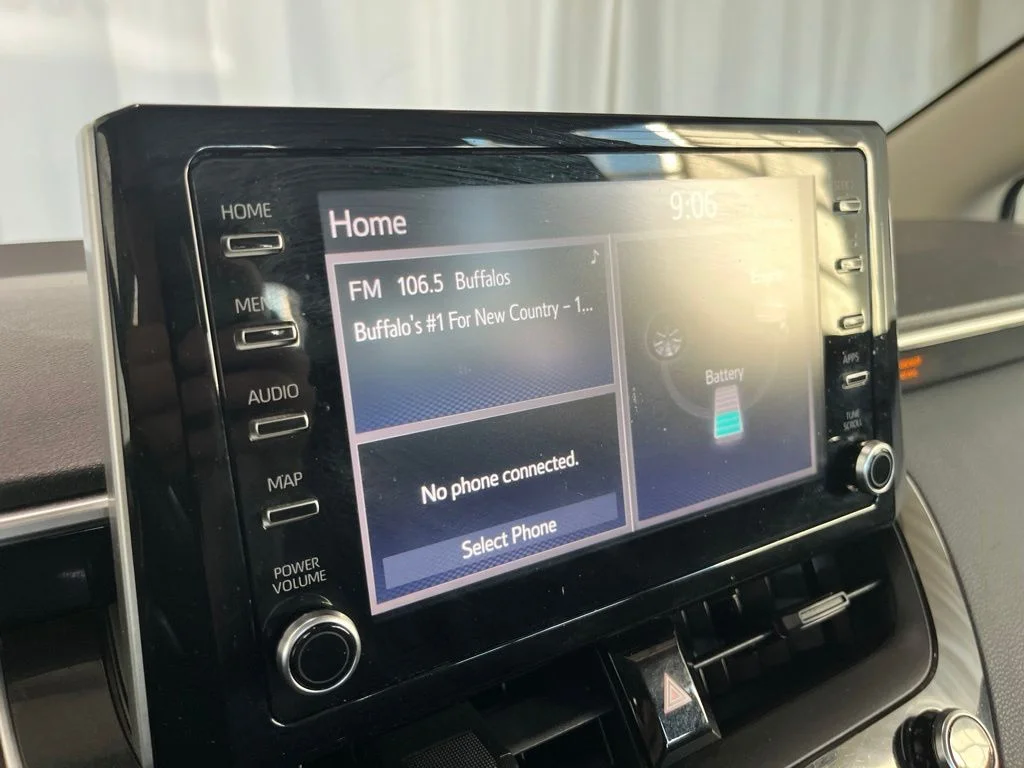 Used 2020 Silver Toyota LE image 11