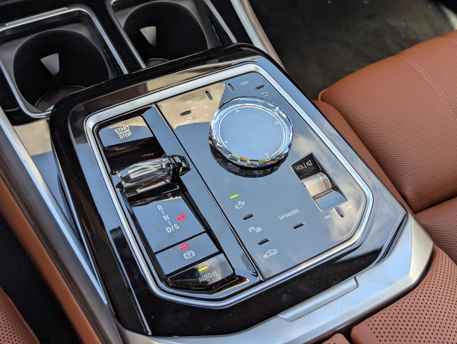 New 2026 Mineral White Metallic BMW 760i xDrive image 28