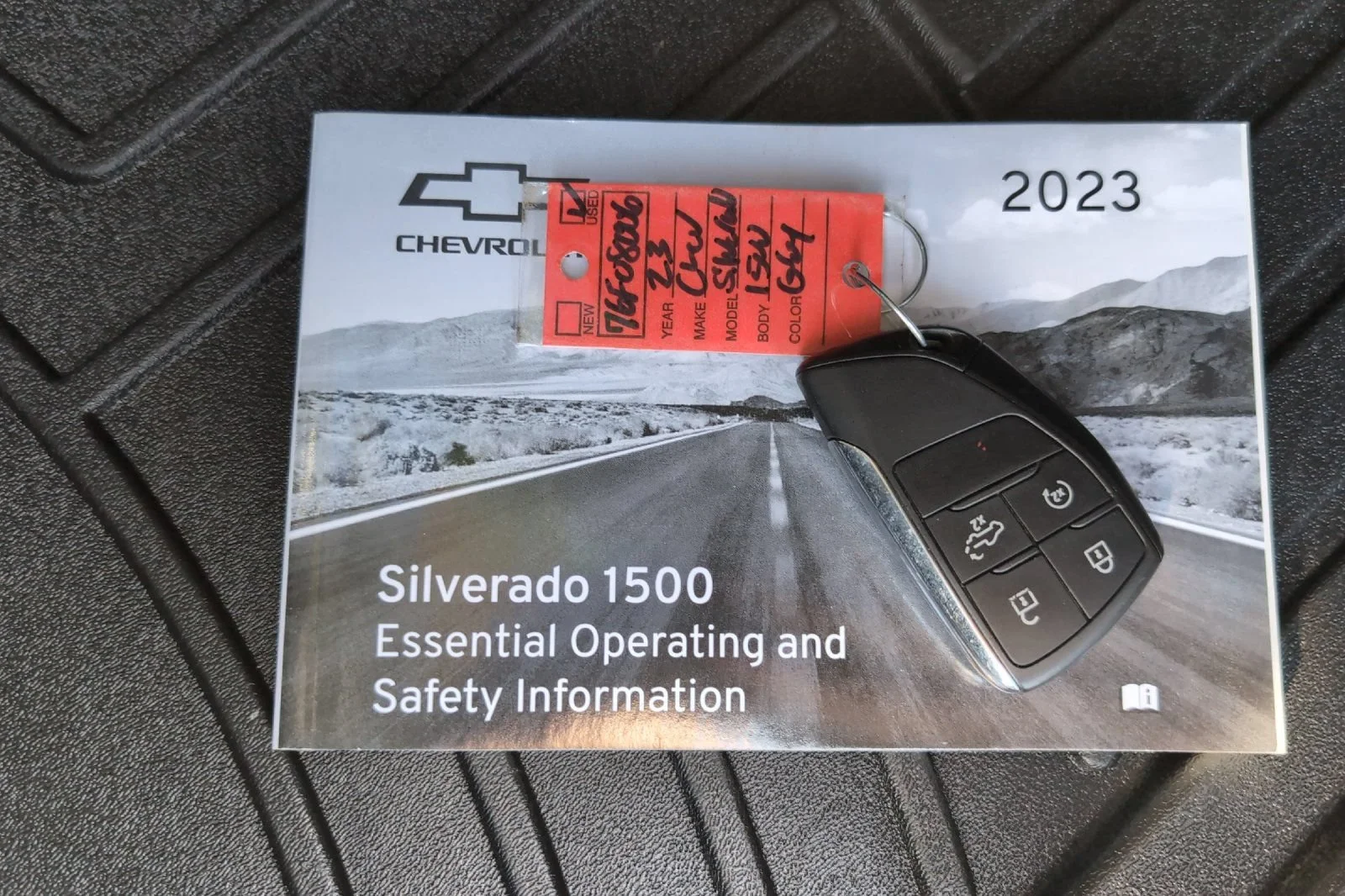 Used 2023 STERLING GRAY METALLIC Chevrolet LT image 9
