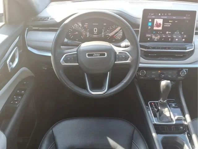 Used 2025  Jeep Limited image 19