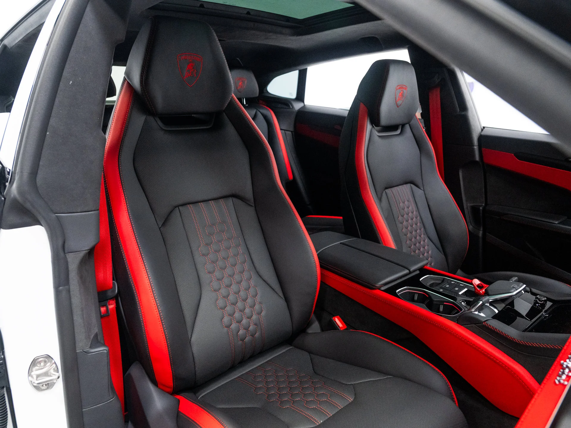 Used 2025  Lamborghini SE image 57
