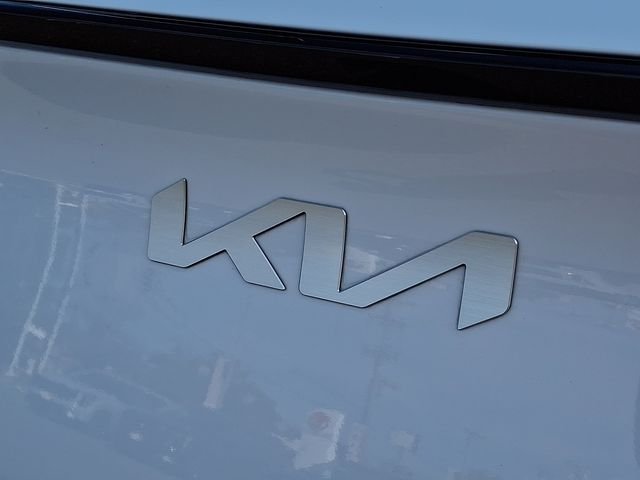 Used 2023 White Kia SX-Prestige image 32