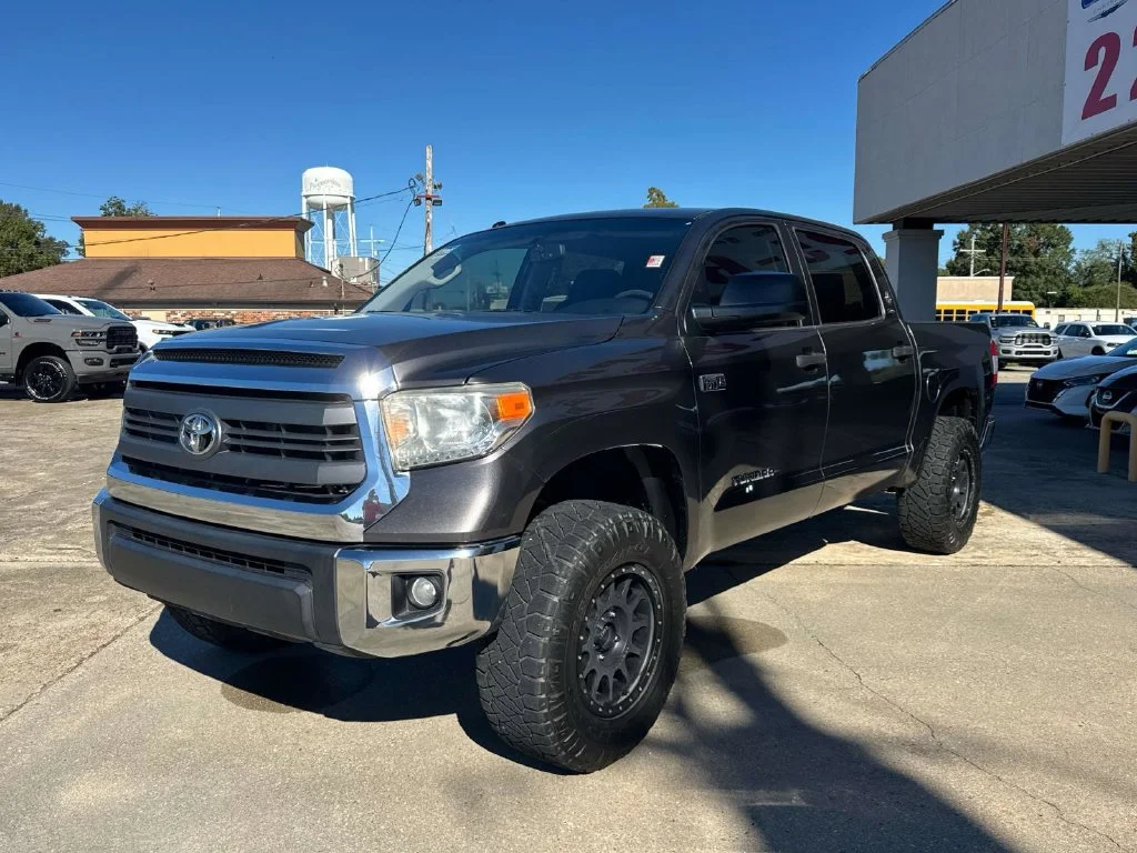Used 2015 Gray Toyota SR5 image 7
