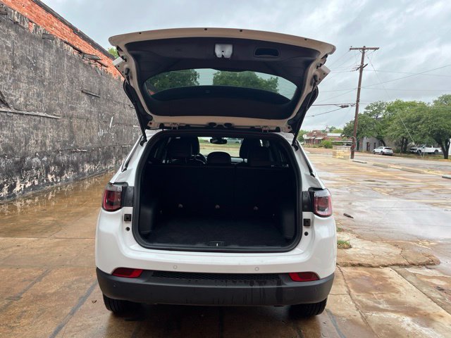 Used 2025 White Jeep Limited image 9