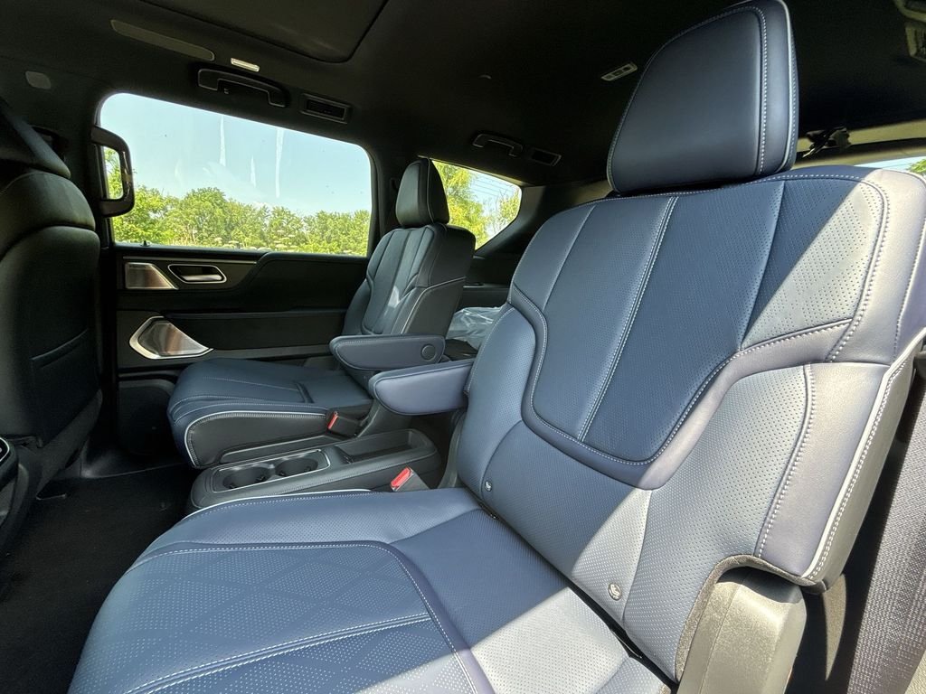 New 2027 RADIANT WHITE INFINITI Sport 4WD image 25