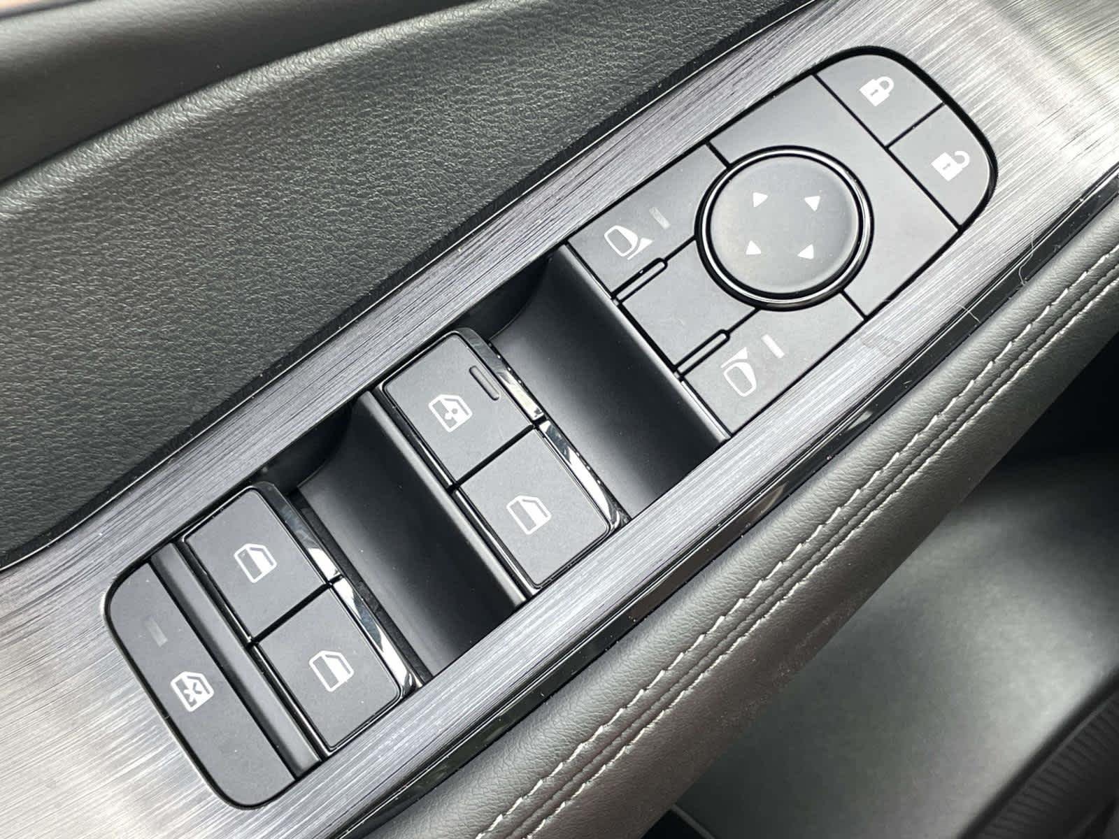 New 2026 Everest White Pearl/Super Black Nissan Platinum image 30