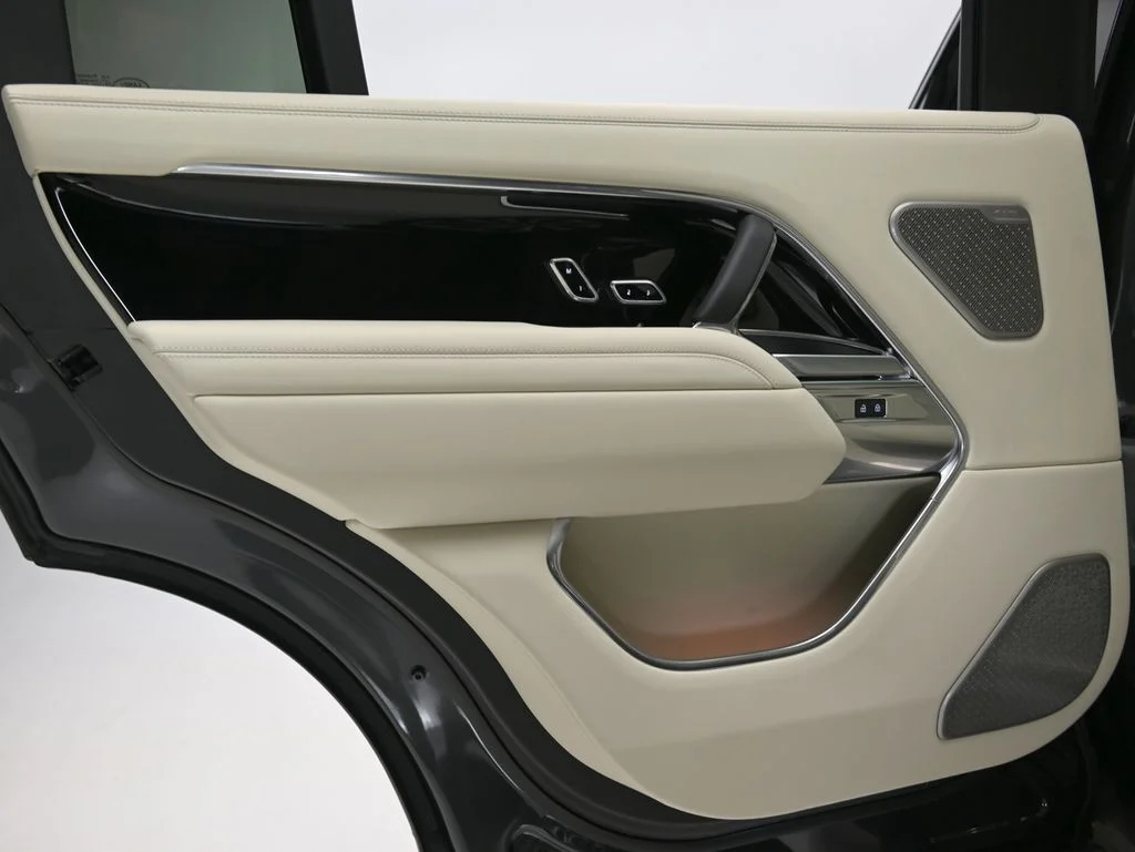 Used 2025 Borasco Gray Metallic Land Rover Autobiography image 27