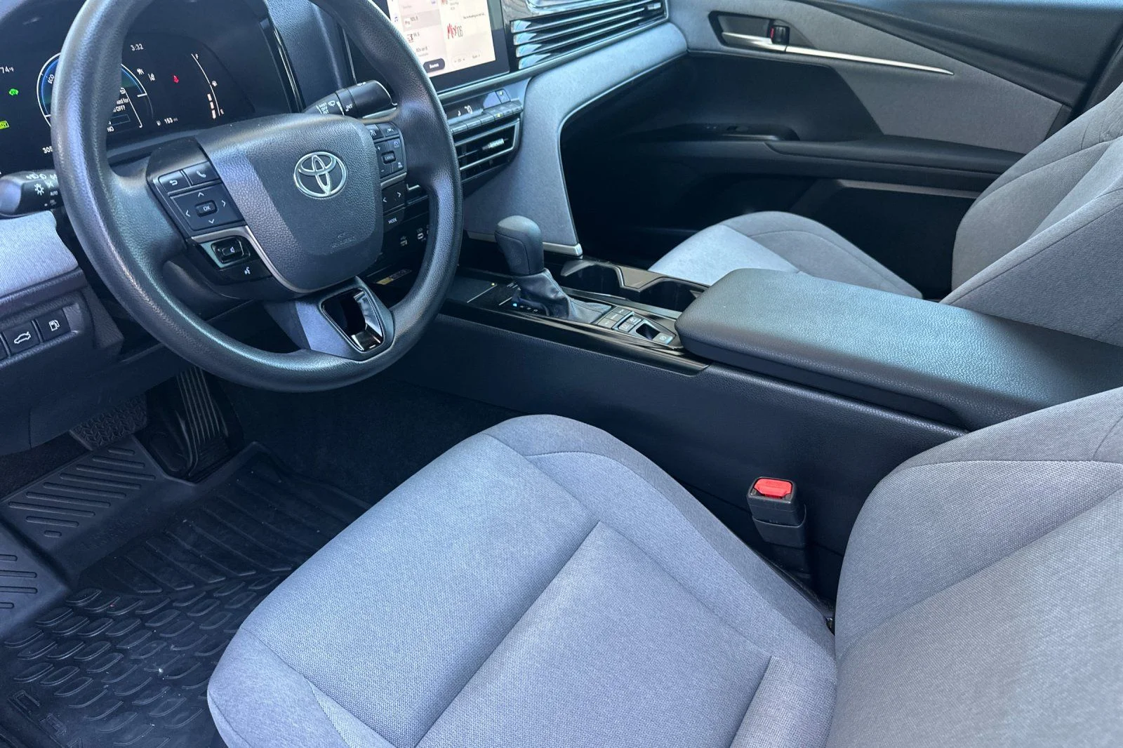 Used 2025  Toyota LE image 10