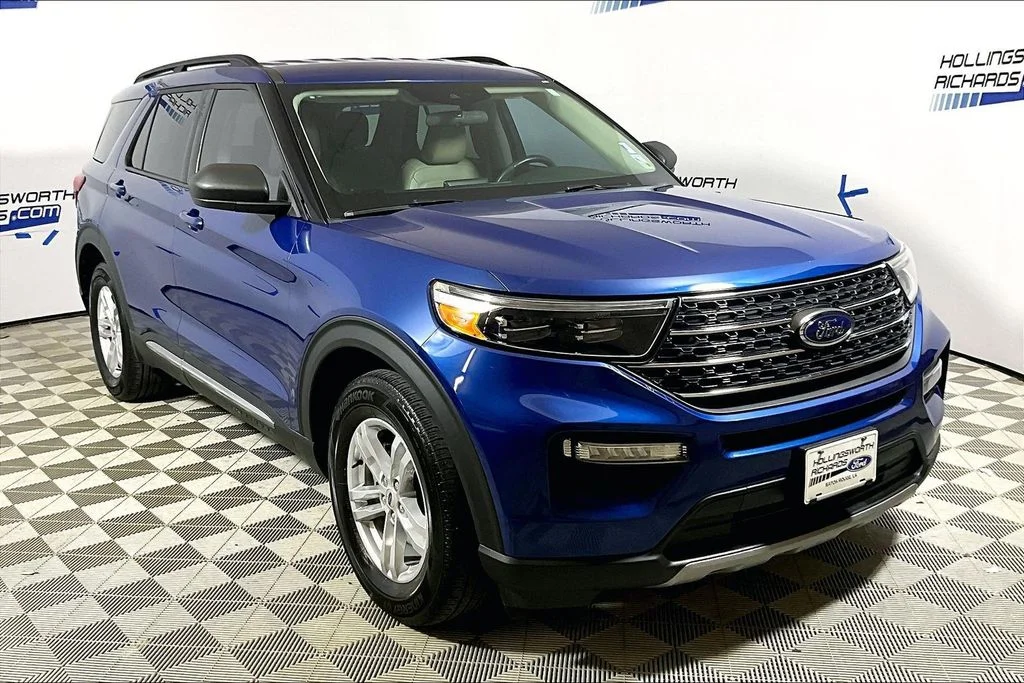 Certified Used 2023 Blue Metallic Ford XLT image 3