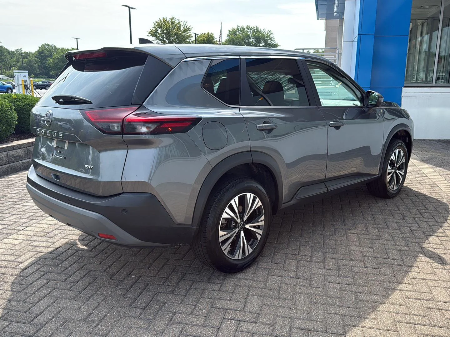Used 2023 Gun Metallic Nissan SV image 5