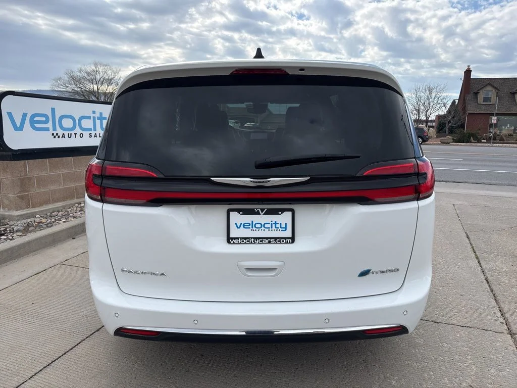 Used 2023 White Chrysler Touring L image 5