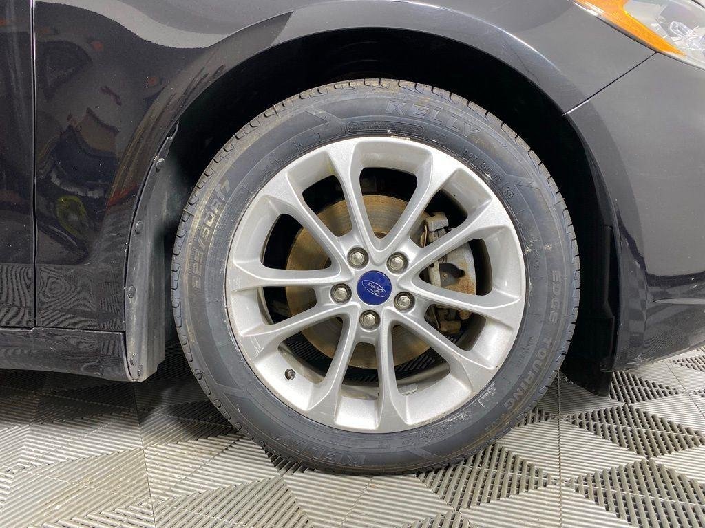 Used 2020 Black Metallic Ford SE image 12