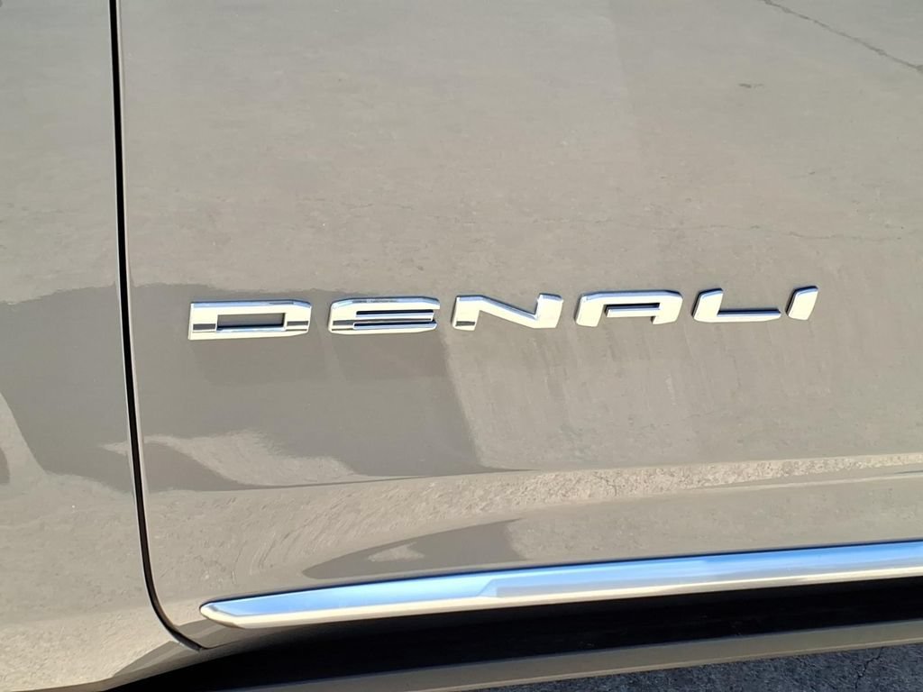 2026 GMC Yukon XL Denali - Photo 11