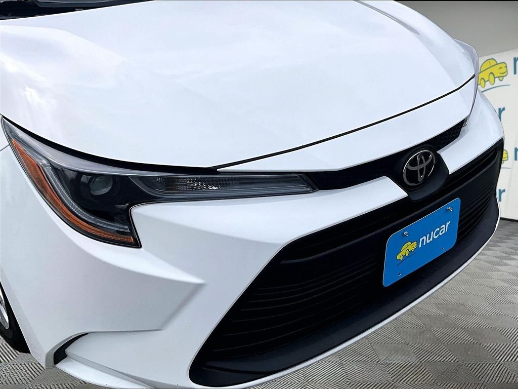 Used 2025 White Toyota LE image 32