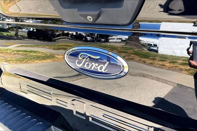 Used 2018 Shadow Black Ford XLT image 8