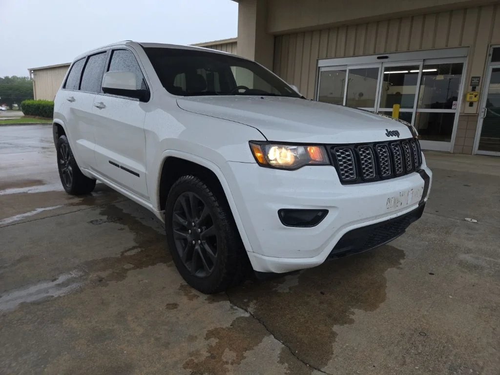 Used 2019 White Jeep Altitude image 1