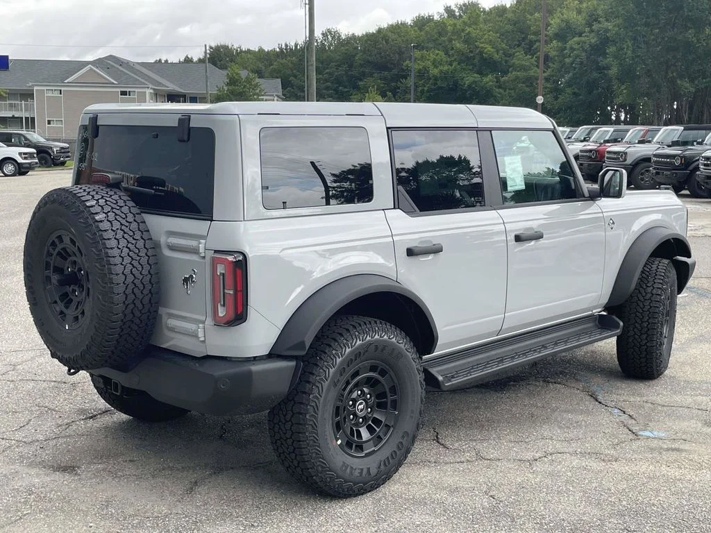 New 2026 White Ford Outer Banks image 3